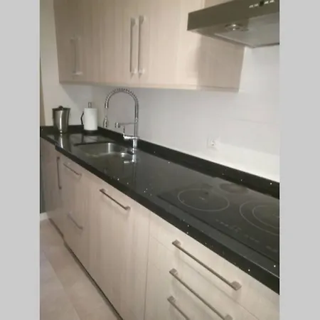 Bajo Con Piscina En Residencial Vichona, アパート *